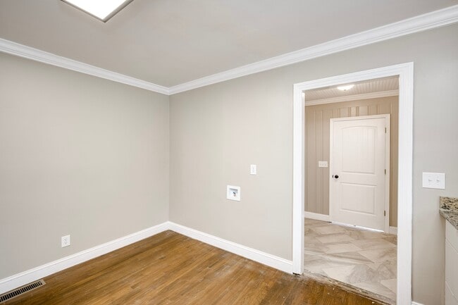 Building Photo - 205 Hampton Ave
