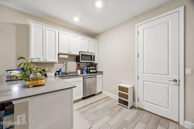Building Photo - 118 Sadler Ct
