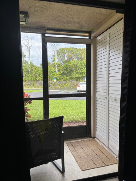 Private patiio - 1985 NE Collins Cir