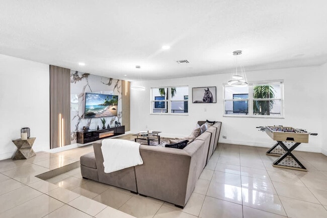 Building Photo - 18735 NE 18th Ave