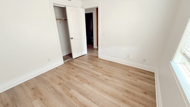 Building Photo - 5 Bluefin Ct