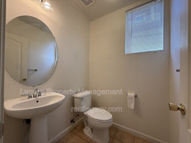 Building Photo - 1552 Bailey Dr
