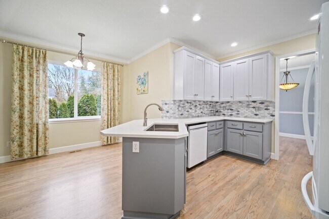 Building Photo - 16044 SE Flavel Dr