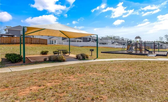 Building Photo - Modern 3 Bedroom Home Available October 1s...