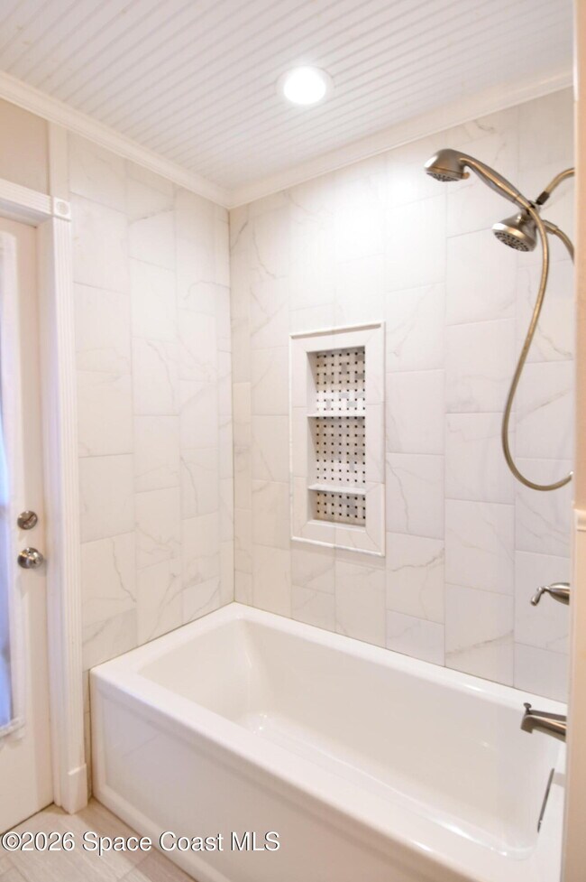 Building Photo - 405 Sparrow Dr