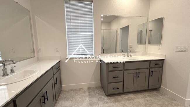 Building Photo - Newer Elk Grove 4bd/3.5ba Home near Big Horn & Poppyridge Rd