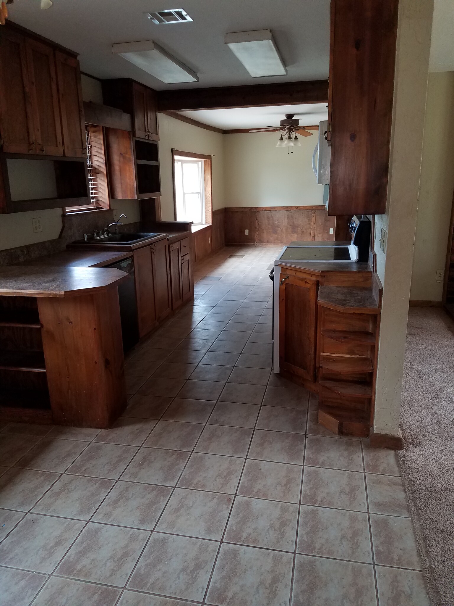 Tiled kitchen with dishwasher, stove and microwave, music system - 12400 N Luther Rd