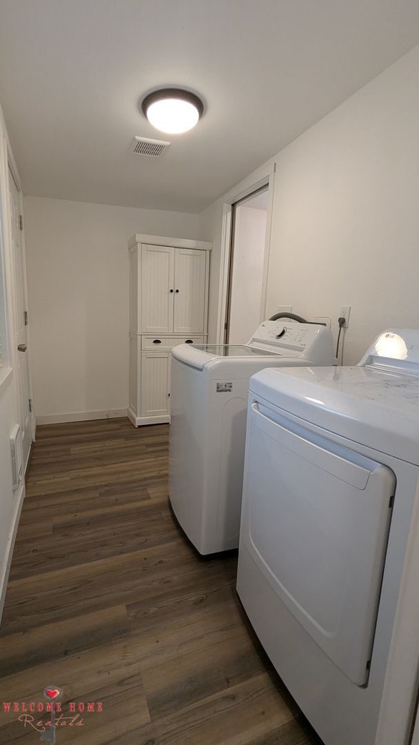 Building Photo - 4 bedroom home with air conditioning - Great location!!!  HUGE basement for your man cave or she ...