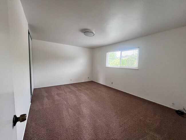 Building Photo - EBS T 1172-1176