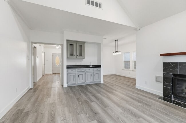 Building Photo - 7665 Ameswood Rd