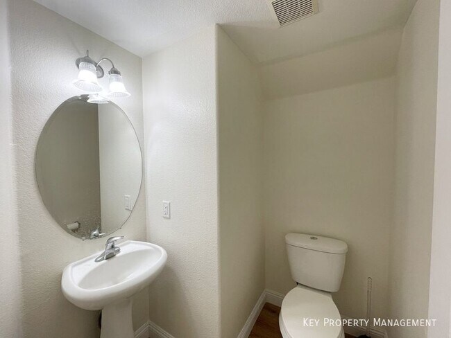 Building Photo - 2913 Big Mountain Ave