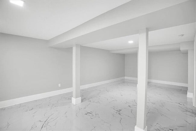 Building Photo - 2271 Cresta Dr