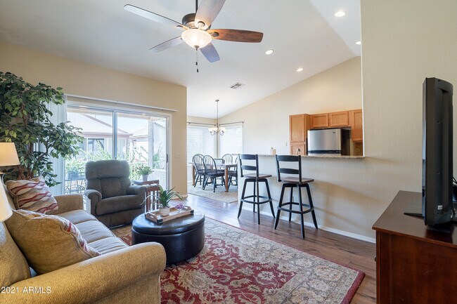 Building Photo - 1802 E Peach Tree Dr