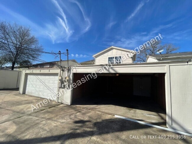 Building Photo - Beautifully Updated 3/2.5 Townhome in Beau...