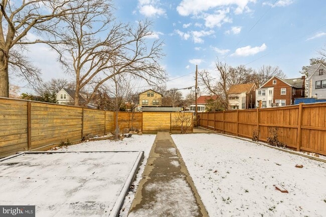 Building Photo - 2228 Kearny St NE