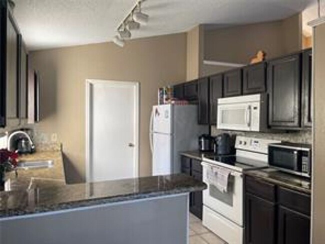 Building Photo - 751 Country Woods Cir