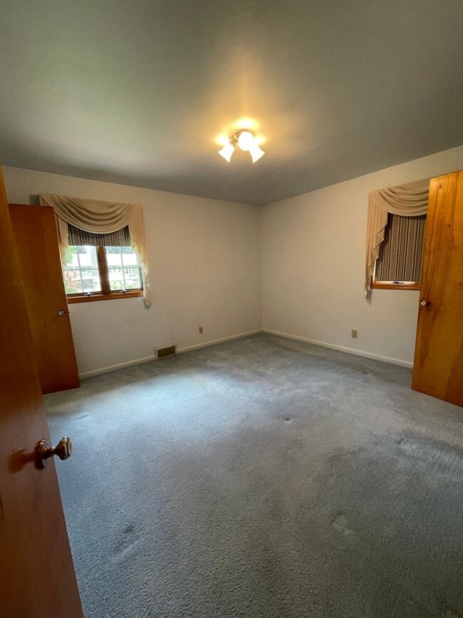 Building Photo - 2310 Fox Dr