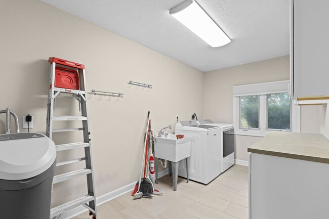 Building Photo - AVAILABLE NOW! Waterfront Living in Carmel! Paddle boat included!