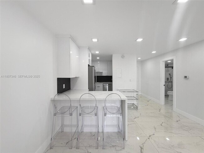 Building Photo - 1650 NE 115th St