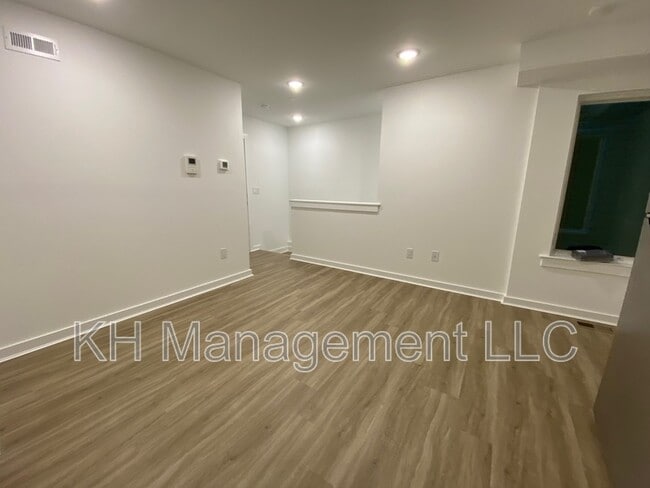 Building Photo - 3932-36 Mt Vernon St