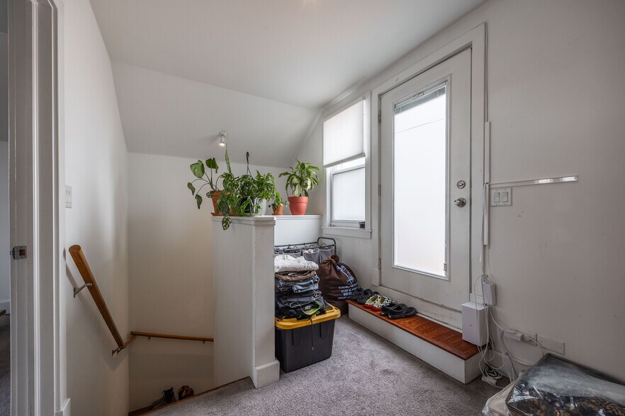 Building Photo - 1653 S Throop St