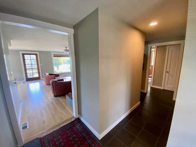 Building Photo - High Quality Term Rental in Town with Harb...