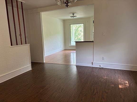 Building Photo - Clean 3 bedroom home