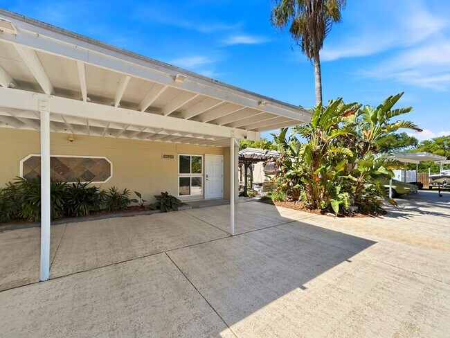 Building Photo - Spacious 1BR Duplex Near Beaches – Private Yard + Amenities! 1bed|1bath