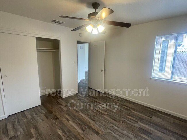 Building Photo - 4033 N Milburn Ave