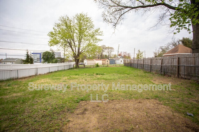 Building Photo - 5729 Irving Ave