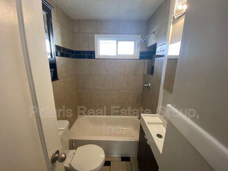 Building Photo - 1102 N Emerson Ave