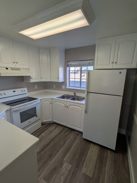 Building Photo - 1050 S Orem Blvd