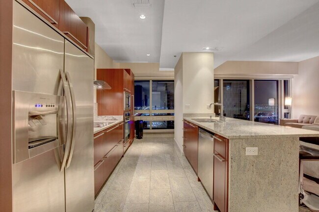 Building Photo - 4471 Dean Martin Dr