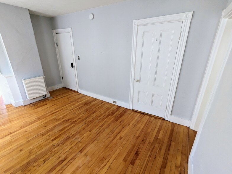 Entrance and Livingroom - 56 Rackleff St