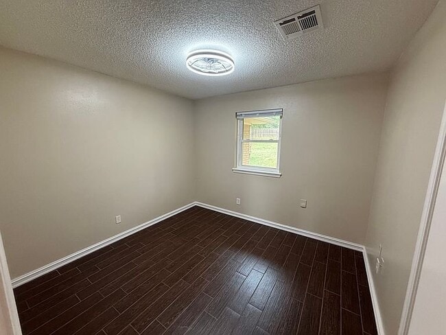 Building Photo - 1623 E McElroy Pl