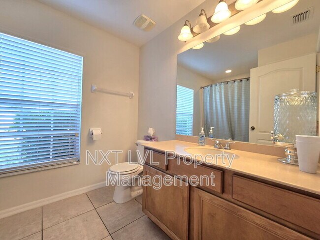 Building Photo - 1243 NW 22nd Ave