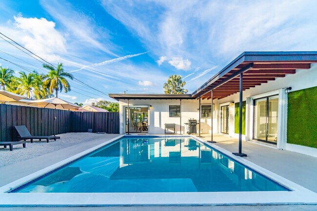 Building Photo - 6540 Park St