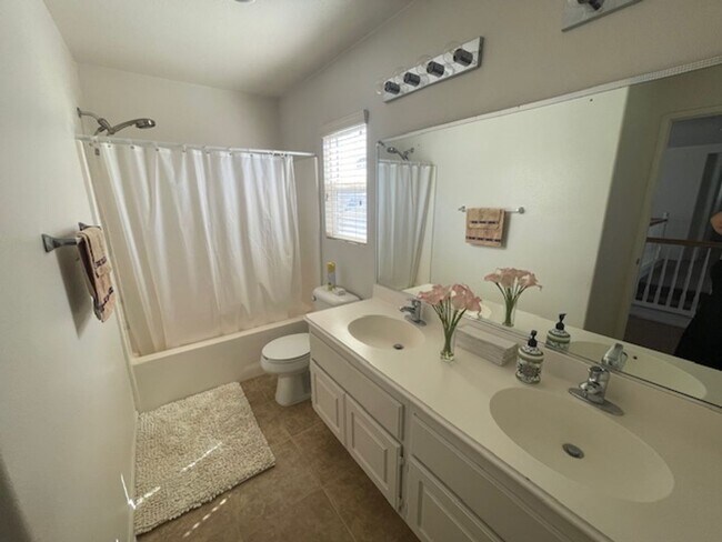 Building Photo - EASTVALE GREAT NEIGHBORHOOD- 4+2.5 EXECUTIVE HOME, QUIET NEIGHBORHOOD - AVAILABLE NOW!!! ONLY 1 G...