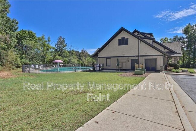 Building Photo - 2031 Lakeshore Overlook Dr