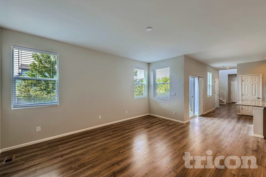 Building Photo - 4726 Helena St