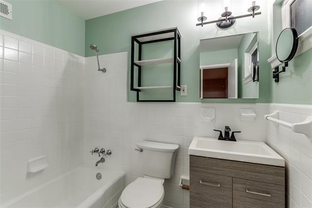 Building Photo - 3634 Woodleigh Dr