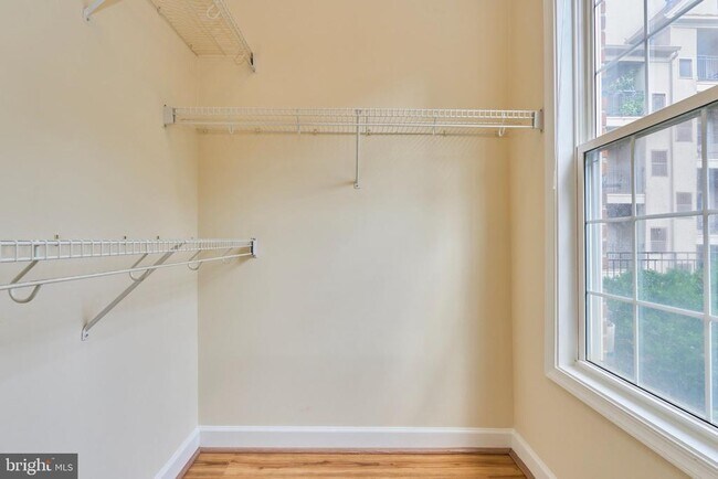 Building Photo - 1321 N Adams Ct