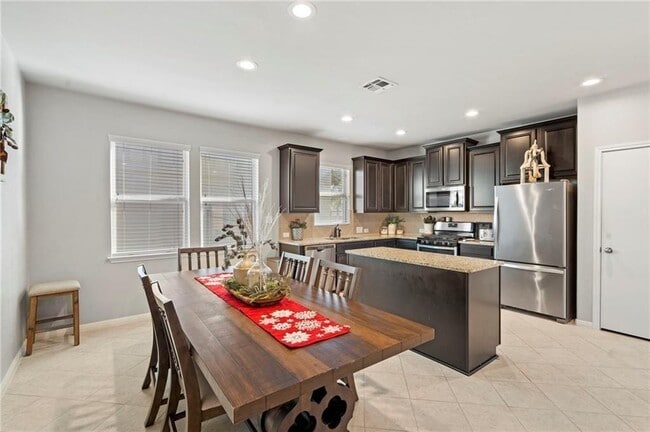 Building Photo - 504 Cinnamon Teal Ln