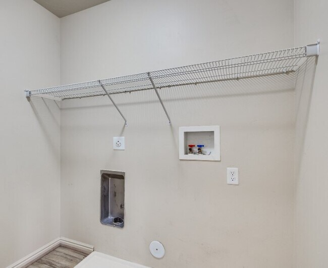 Building Photo - 467 S 2550 W