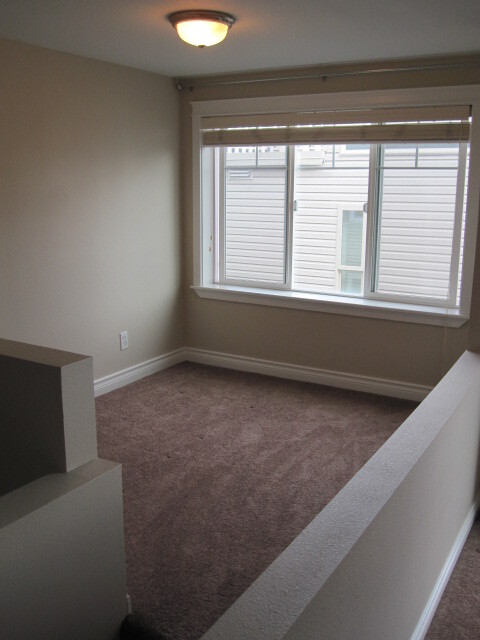 Building Photo - 2200 Thorndyke Ave W