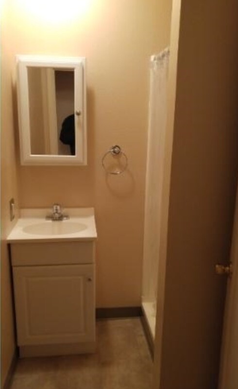 Building Photo - 632 N 5th E St