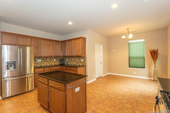 Building Photo - Spacious Stone Oak Beauty
