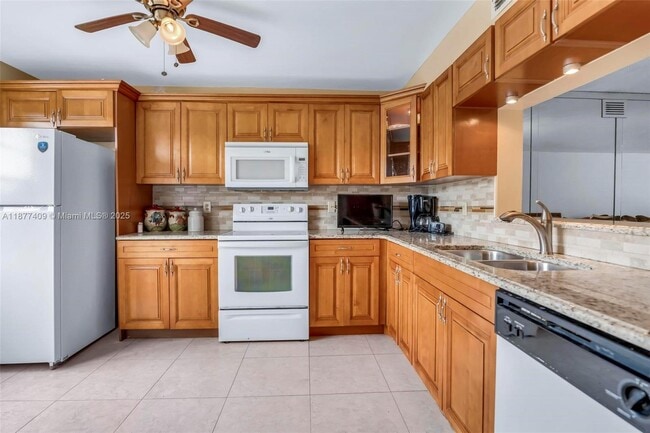 Building Photo - 2401 Antigua Cir