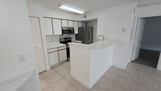 Building Photo - 2200 Key W Ct