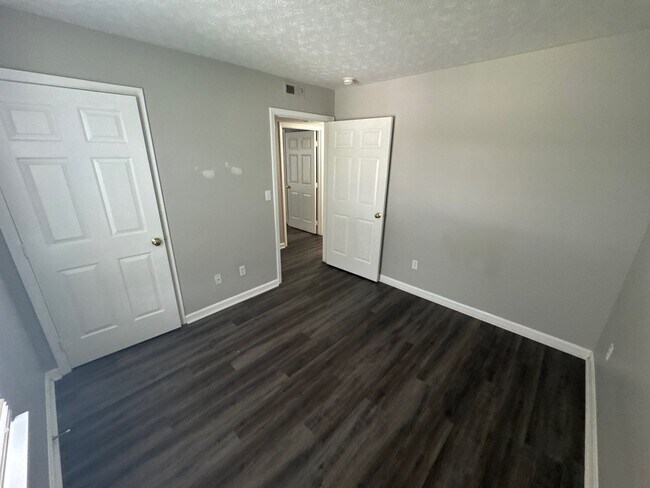 Building Photo - 4103 Blue Lick Ct